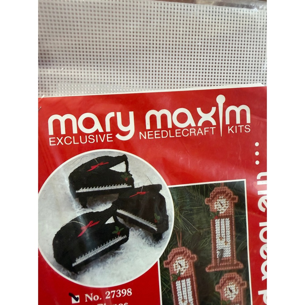 VTG Mary Maxim Piano Needlepoint Ornaments Kit Black Plastic Canvas Holiday New!